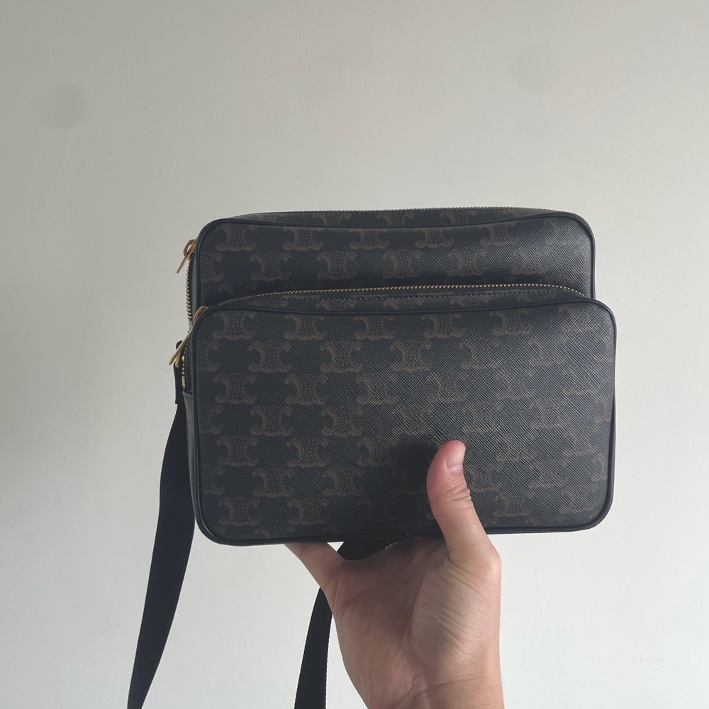 Celine triomphe messenger